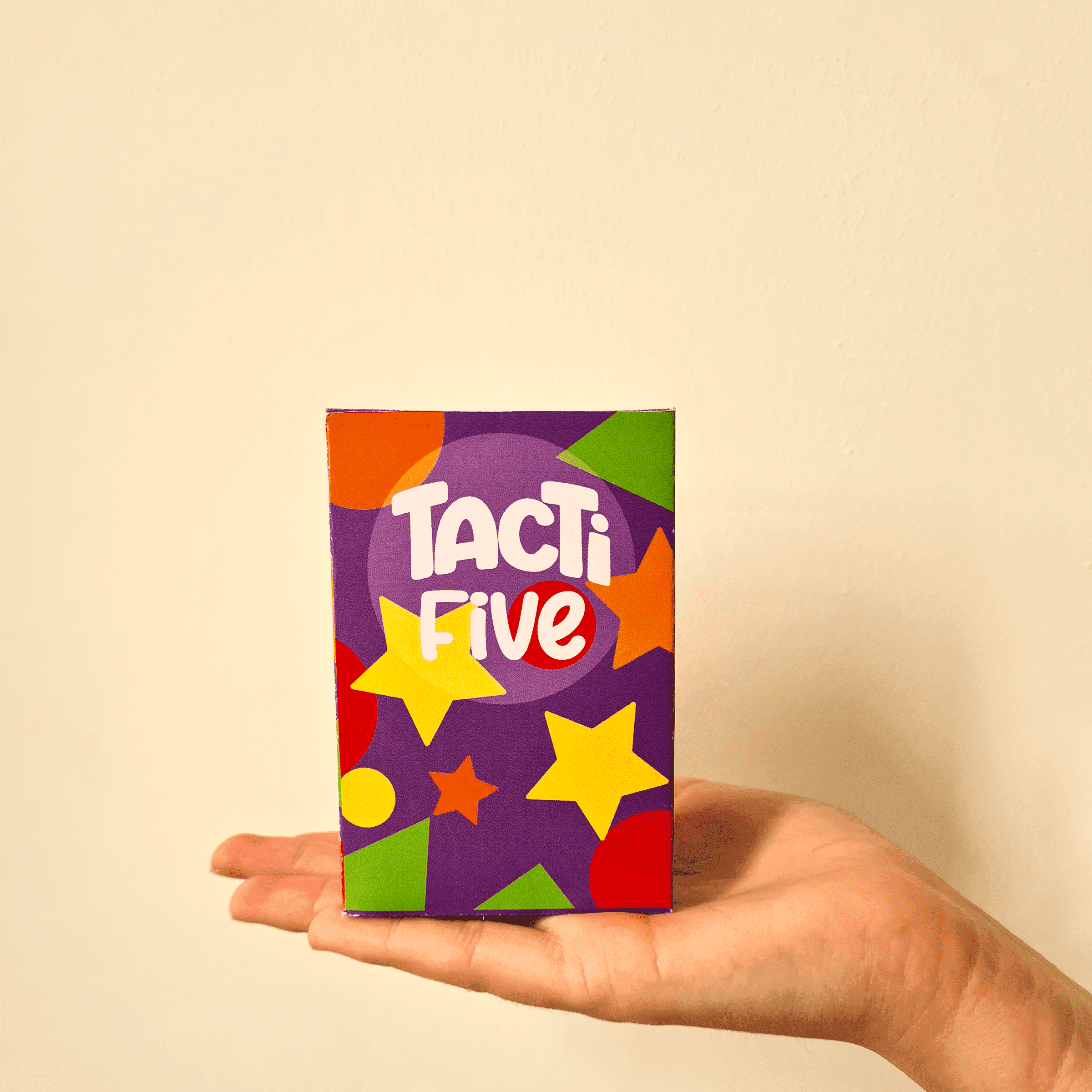 Caja en la mano (1) (1)